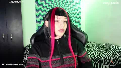 Snapshot of roxy_toxic chatting on March 2025 02:04:02 AM Roxy Independient model Help me to reach 50 thumbs up online show from March 2025 02:04:02 AM