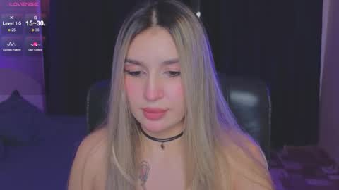 Roxy online show from October 2025 07:36:02 PM