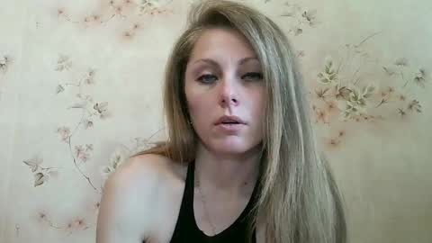 roxyfox18x01 online show from April 2026 07:58:01 AM