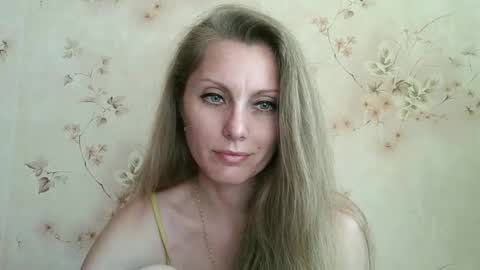 roxyfox18x01 online show from May 2026 01:48:02 PM