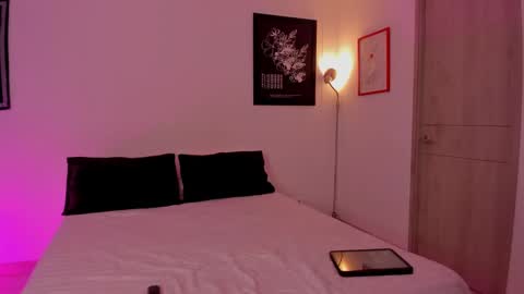 Snapshot of roxyy_x chatting on February 2025 09:54:01 PM val online show from February 2025 09:54:01 PM