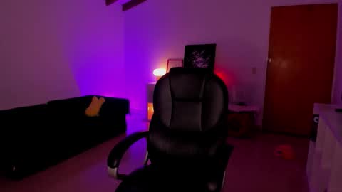 Snapshot of roxyy_x chatting on February 2026 11:44:01 PM val online show from February 2026 11:44:01 PM