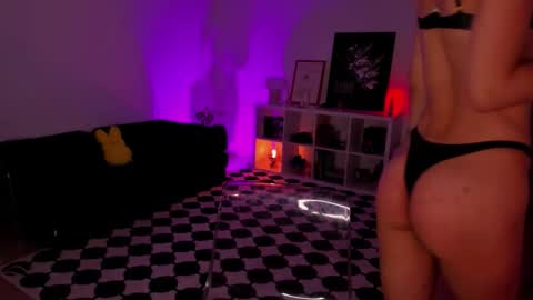 Snapshot of roxyy_x chatting on February 2026 11:02:02 PM val online show from February 2026 11:02:02 PM