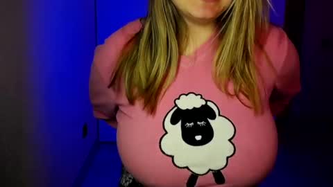 Snapshot of royalboobs chatting on February 2025 10:20:02 AM Cameron online show from February 2025 10:20:02 AM