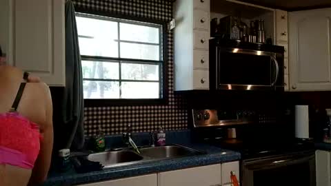 Snapshot of royaltycakes_00 chatting on October 2025 05:58:02 PM royaltycakes_00 online show from October 2025 05:58:02 PM