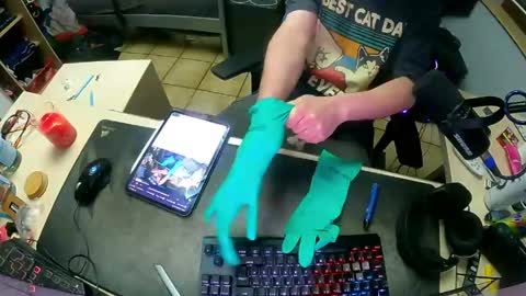 rubberglovebird online show from May 2026 11:54:02 PM