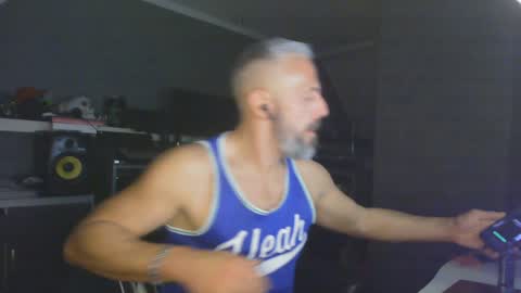 Chico que rico Caliente online show from December 2024 10:25:01 PM