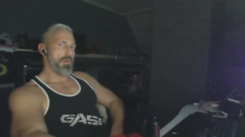 Chico que rico Caliente online show from January 2025 12:16:02 AM