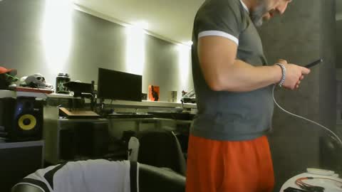 Chico que rico Caliente online show from January 2025 09:50:01 PM