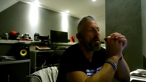 Chico que rico Caliente online show from February 2025 04:10:02 PM