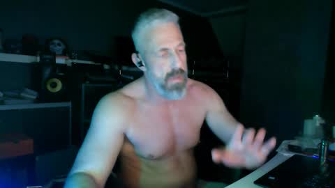 Chico que rico Caliente online show from February 2026 02:51:01 AM