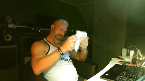 Chico que rico Caliente online show from February 2026 03:13:02 AM