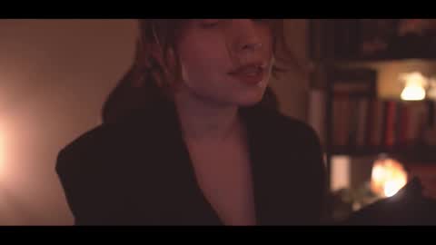 Elena online show from November 2025 10:43:01 PM