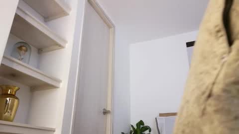  R U S S E L L  online show from March 2026 03:37:02 PM