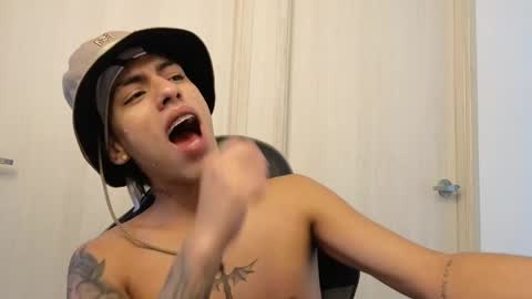  R U S S E L L  online show from April 2026 01:37:01 PM