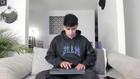 Snapshot of ryan_clark_ chatting on May 2026 02:40:01 AM Ryan online show from May 2026 02:40:01 AM