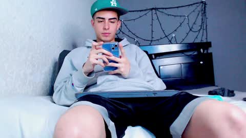 Snapshot of ryannhill_ chatting on January 2025 09:35:01 AM Ryannhill online show from January 2025 09:35:01 AM