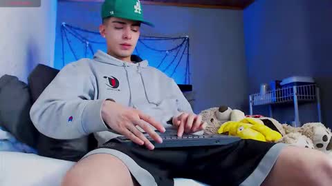 Snapshot of ryannhill_ chatting on January 2026 08:30:01 AM Ryannhill online show from January 2026 08:30:01 AM