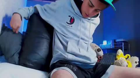 Snapshot of ryannhill_ chatting on February 2026 07:12:01 AM Ryannhill online show from February 2026 07:12:01 AM