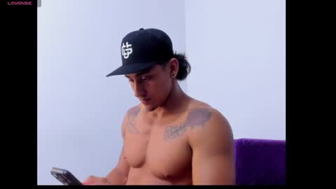 ryanwhite3 online show from October 2025 12:51:02 AM