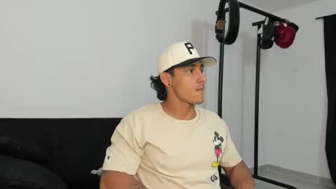 ryanwhite3 online show from November 2025 10:32:02 PM