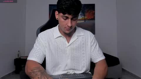 Snapshot of ryanwhite3 chatting on April 2026 11:07:01 PM ryanwhite3 online show from April 2026 11:07:01 PM