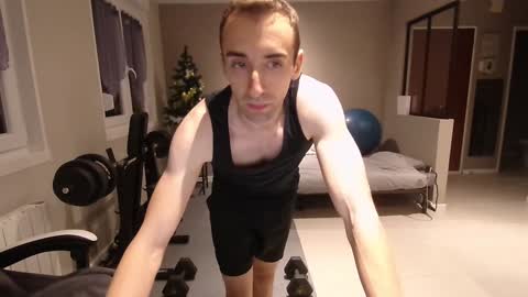 Snapshot of ryukukamifr chatting on December 2024 06:21:01 PM Ryuk FR online show from December 2024 06:21:01 PM