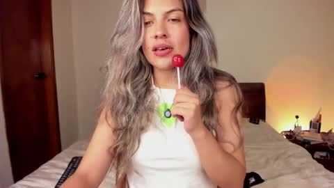 Leslie Beltrn online show from May 2026 04:18:02 AM