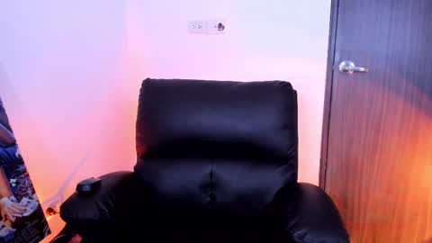 Snapshot of saam_collins69 chatting on March 2026 04:27:01 AM Val online show from March 2026 04:27:01 AM