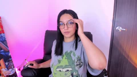 Snapshot of saam_collins69 chatting on April 2026 05:18:02 AM Val online show from April 2026 05:18:02 AM