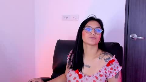 Snapshot of saam_collins69 chatting on May 2026 05:58:01 AM Val online show from May 2026 05:58:01 AM