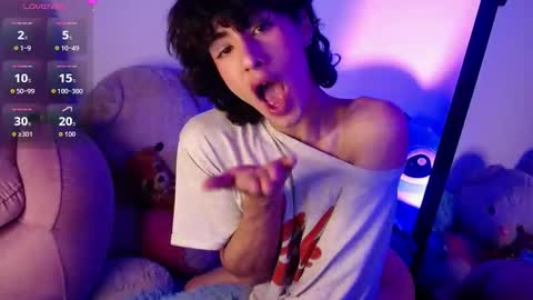 Santi  online show from November 2025 12:44:01 AM