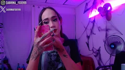 sabrina fox online show from November 2025 04:01:02 AM