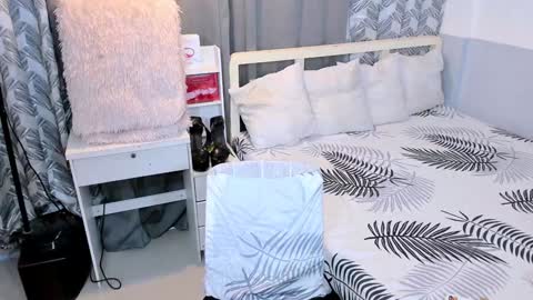 urHOT SABBY online show from December 2024 05:15:02 PM