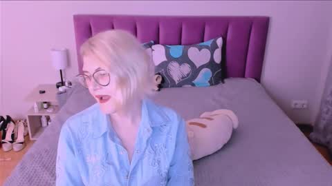 Sabrina MacMarren online show from September 2025 05:56:02 PM