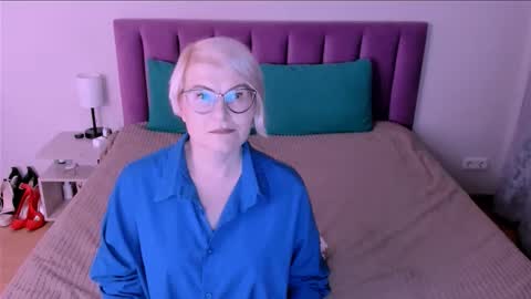 Sabrina MacMarren online show from September 2025 04:52:02 PM