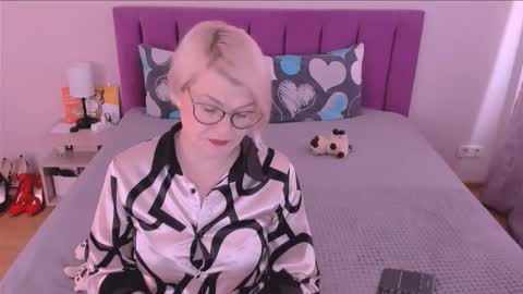 Sabrina MacMarren online show from October 2025 12:06:01 PM