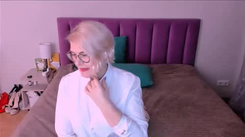 Sabrina MacMarren online show from November 2025 03:12:01 PM