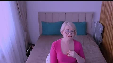 Sabrina MacMarren online show from April 2026 01:57:02 PM