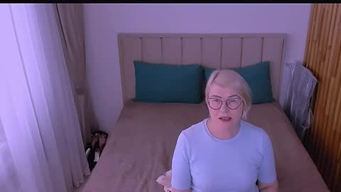 Sabrina MacMarren online show from April 2026 10:07:02 AM
