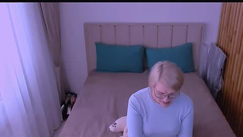 Sabrina MacMarren online show from April 2026 01:41:02 PM
