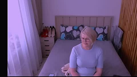Sabrina MacMarren online show from May 2026 04:04:02 PM