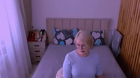 Sabrina MacMarren online show from May 2026 01:40:02 PM
