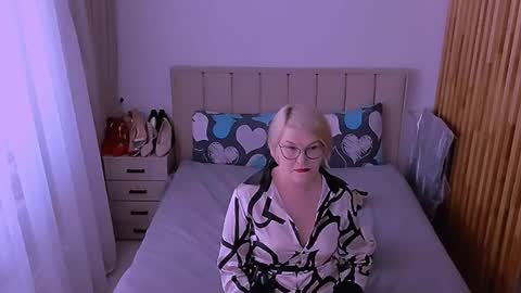 Sabrina MacMarren online show from May 2026 03:18:01 PM