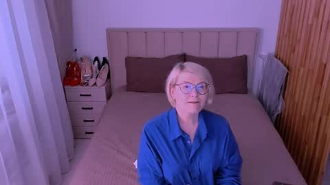 Sabrina MacMarren online show from May 2026 05:33:01 PM