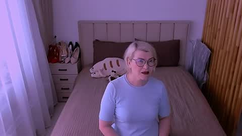 Sabrina MacMarren online show from May 2026 10:23:01 AM