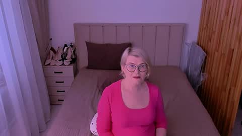 Sabrina MacMarren online show from May 2026 06:09:01 PM