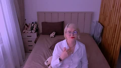 Sabrina MacMarren online show from June 2026 03:58:01 PM