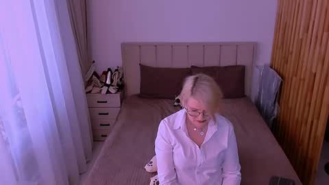 Sabrina MacMarren online show from June 2026 05:40:02 PM