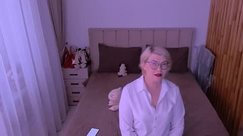 Sabrina MacMarren online show from June 2026 01:45:01 PM
